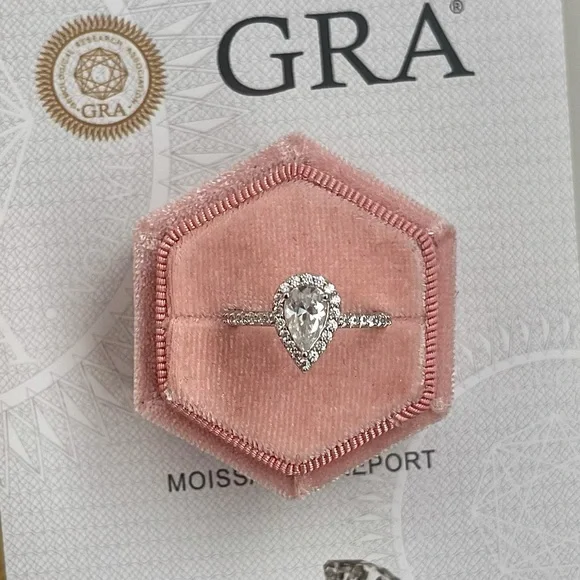 Pear cut Moissanite Halo Ring 1.5ct